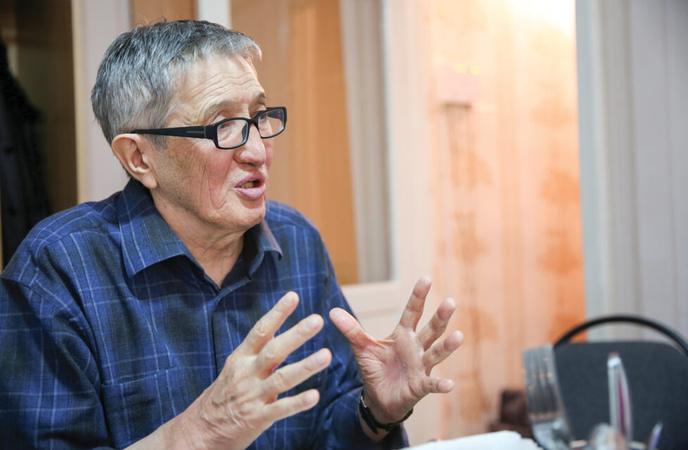 Elderly Kasahk Pastor Imprisoned, Shares Christ with Inmates Older man sits and gives his testamony