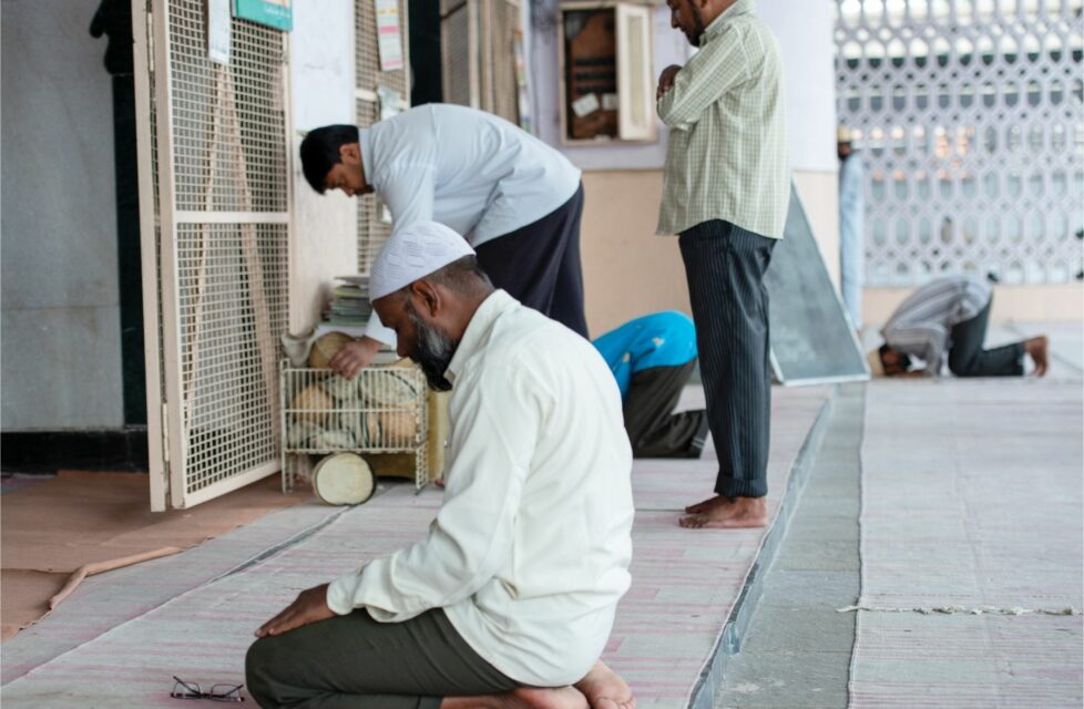Hindu Convert Evangelizes Muslims, RSS Members in India Muslims kneel in front of wall